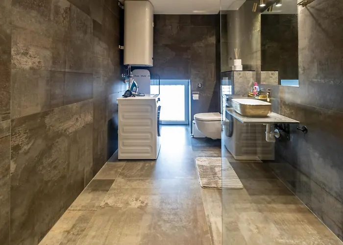 Boutique L With Ac L Stylish And Spacious *